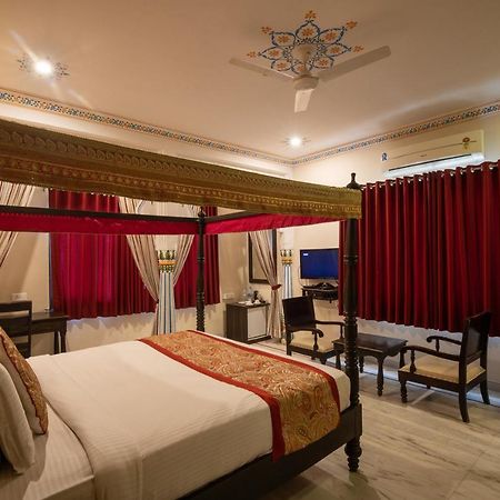 Hotel Royal Pratap Niwas Udajpur Zewnętrze zdjęcie