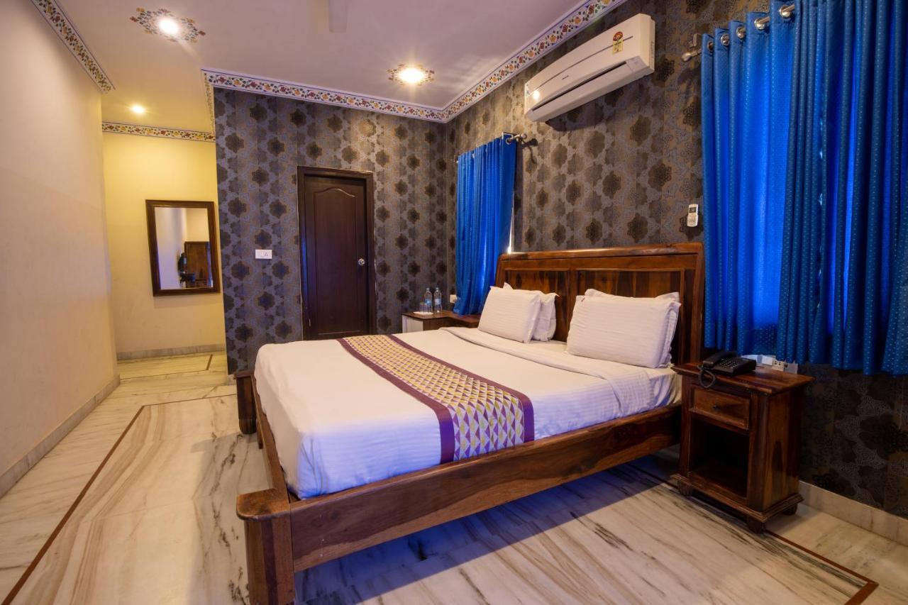 Hotel Royal Pratap Niwas Udajpur Zewnętrze zdjęcie