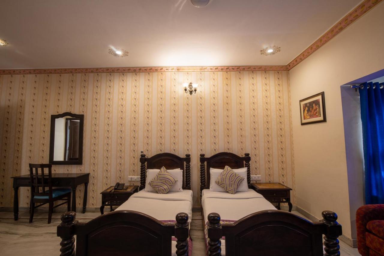 Hotel Royal Pratap Niwas Udajpur Zewnętrze zdjęcie