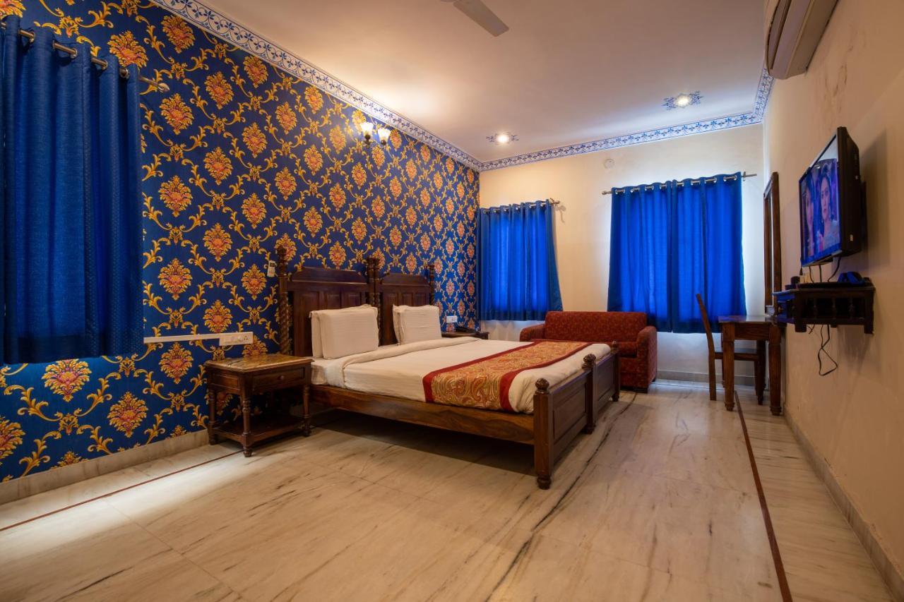 Hotel Royal Pratap Niwas Udajpur Zewnętrze zdjęcie