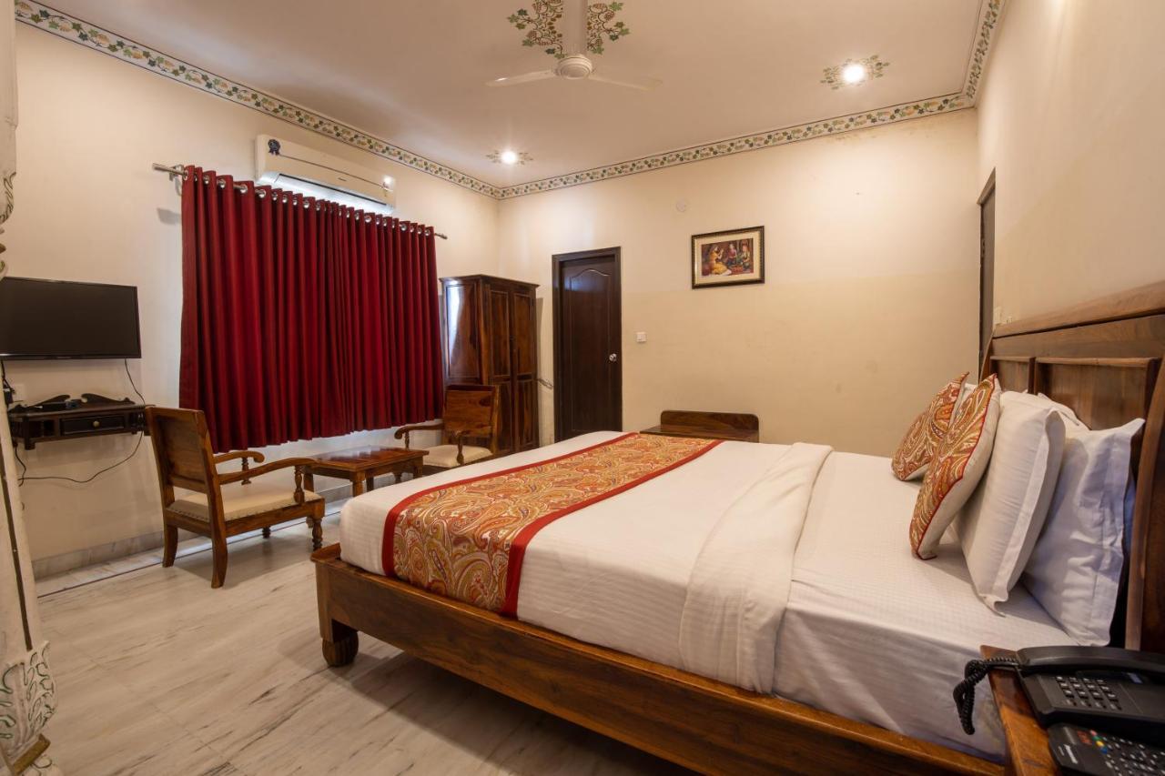 Hotel Royal Pratap Niwas Udajpur Zewnętrze zdjęcie