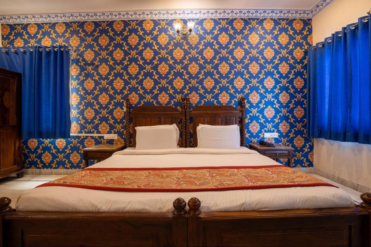 Hotel Royal Pratap Niwas Udajpur Zewnętrze zdjęcie