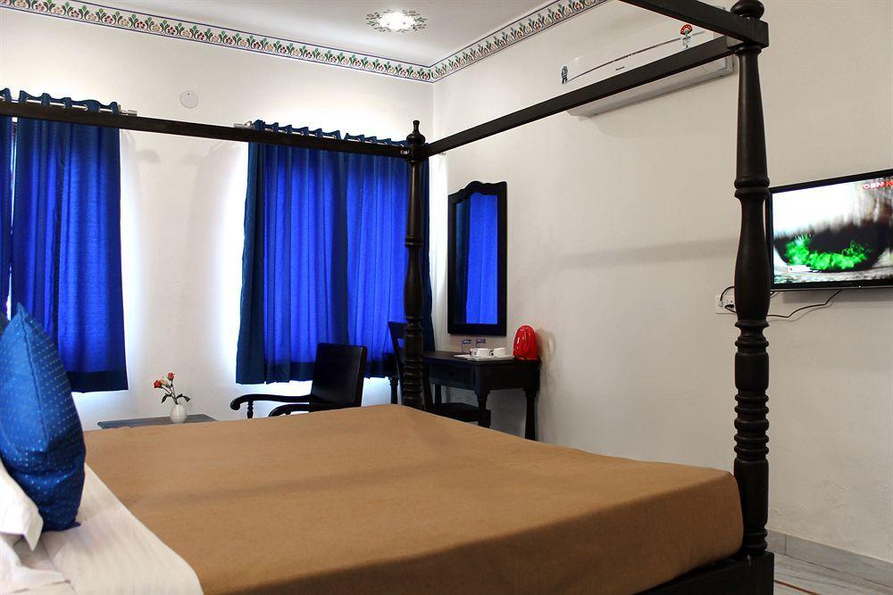 Hotel Royal Pratap Niwas Udajpur Zewnętrze zdjęcie