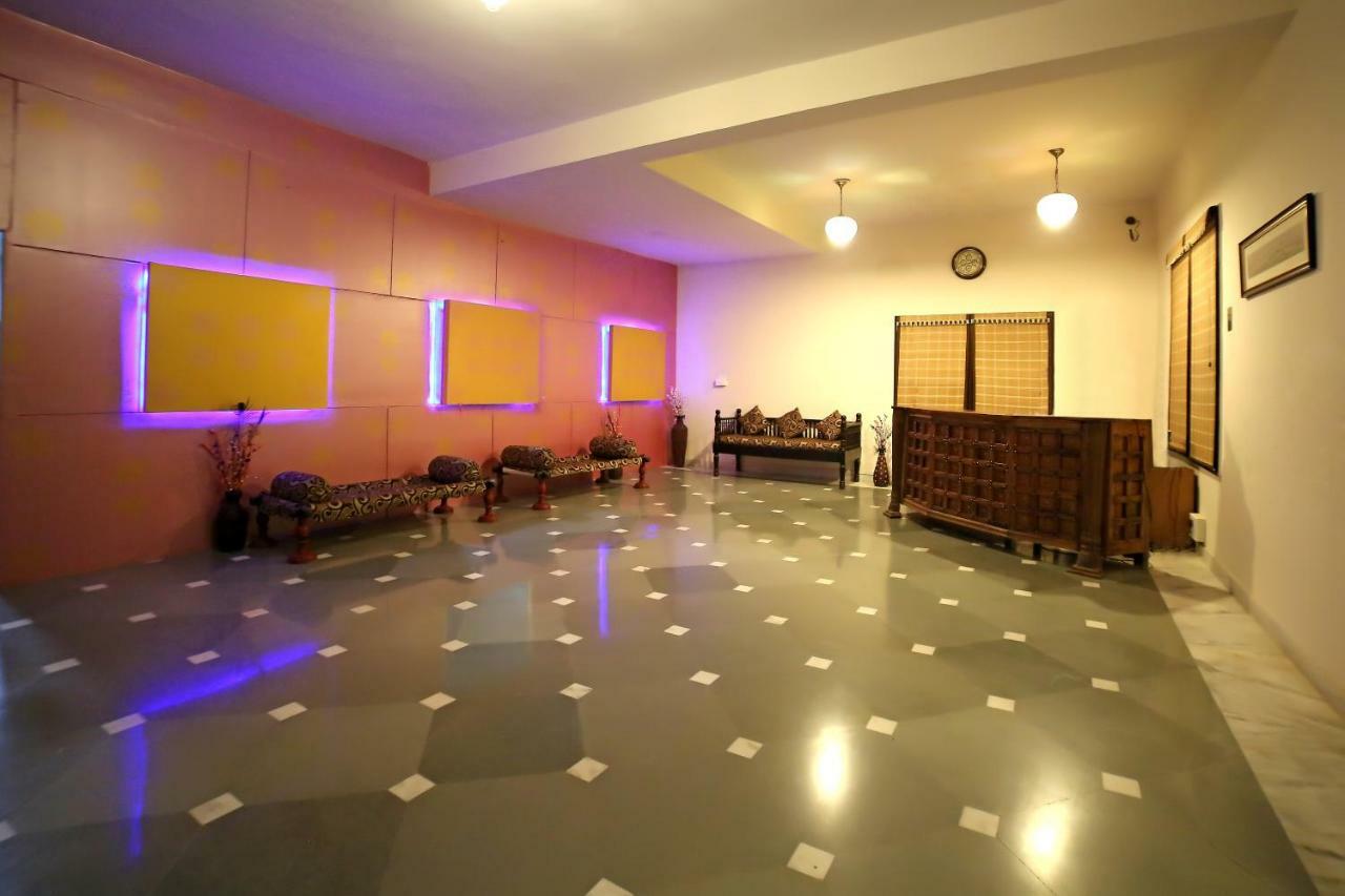 Hotel Royal Pratap Niwas Udajpur Zewnętrze zdjęcie