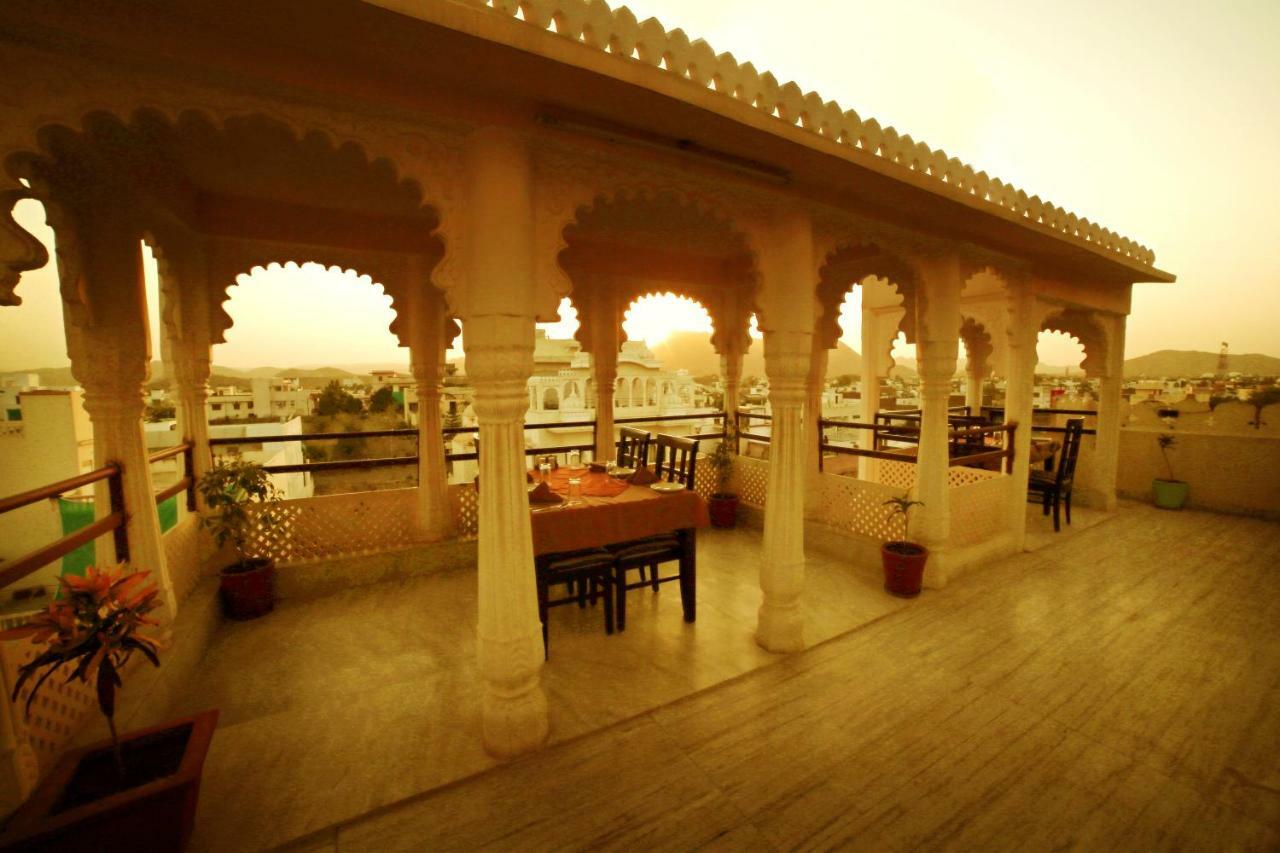 Hotel Royal Pratap Niwas Udajpur Zewnętrze zdjęcie